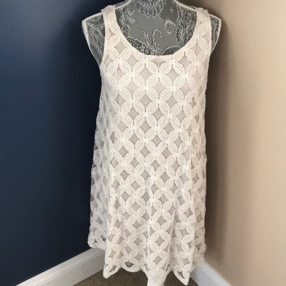 sjs Dresses & Skirts - SJS lace patterned dress
